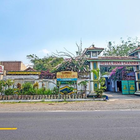 Spot On 91694 Hotel Rama Chandra Temanggung エクステリア 写真
