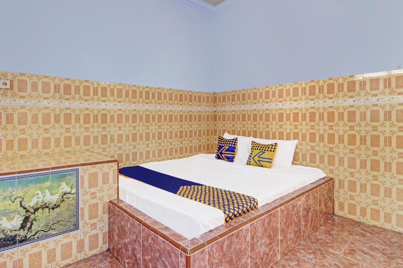 Spot On 91694 Hotel Rama Chandra Temanggung エクステリア 写真