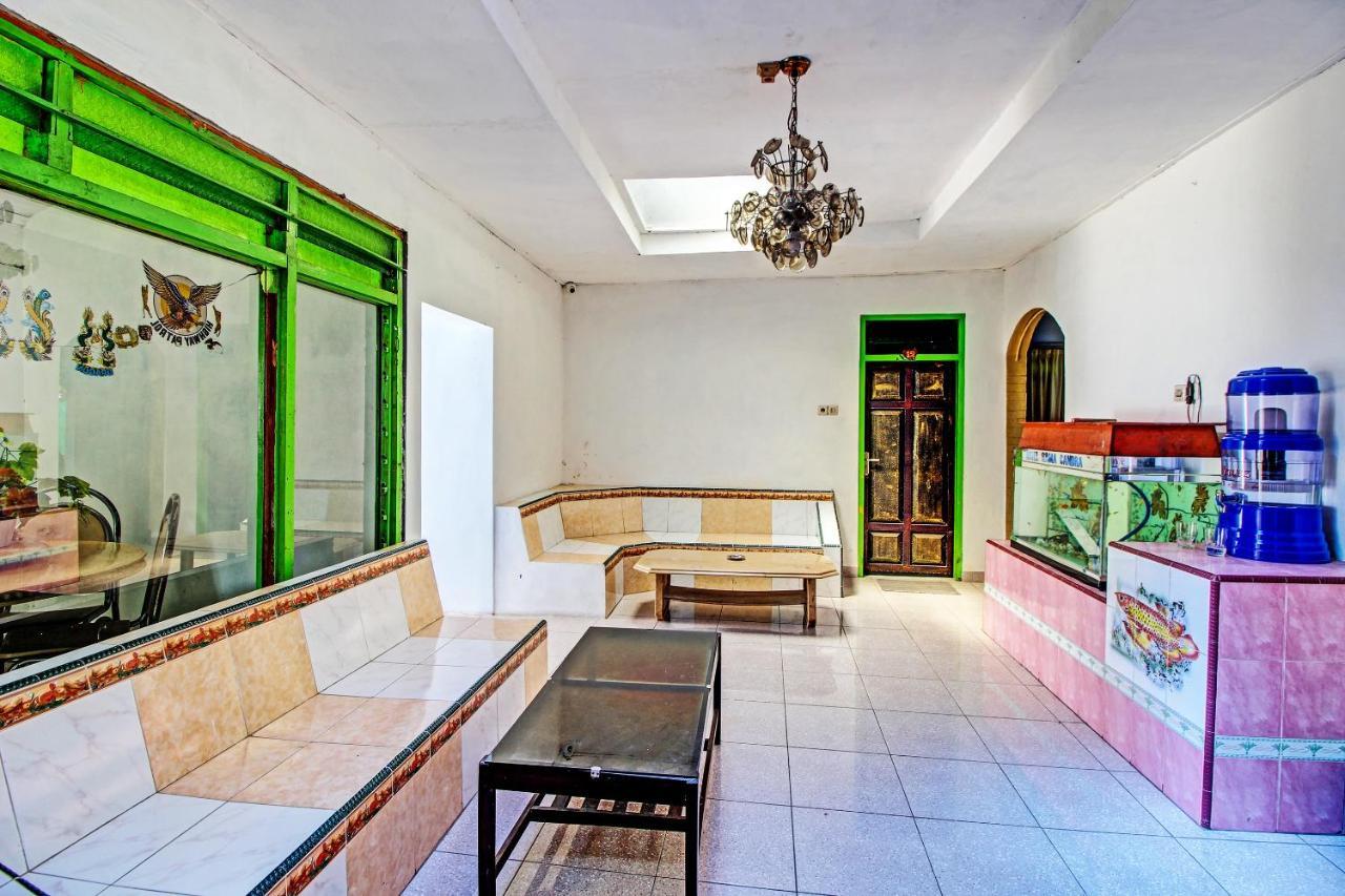Spot On 91694 Hotel Rama Chandra Temanggung エクステリア 写真