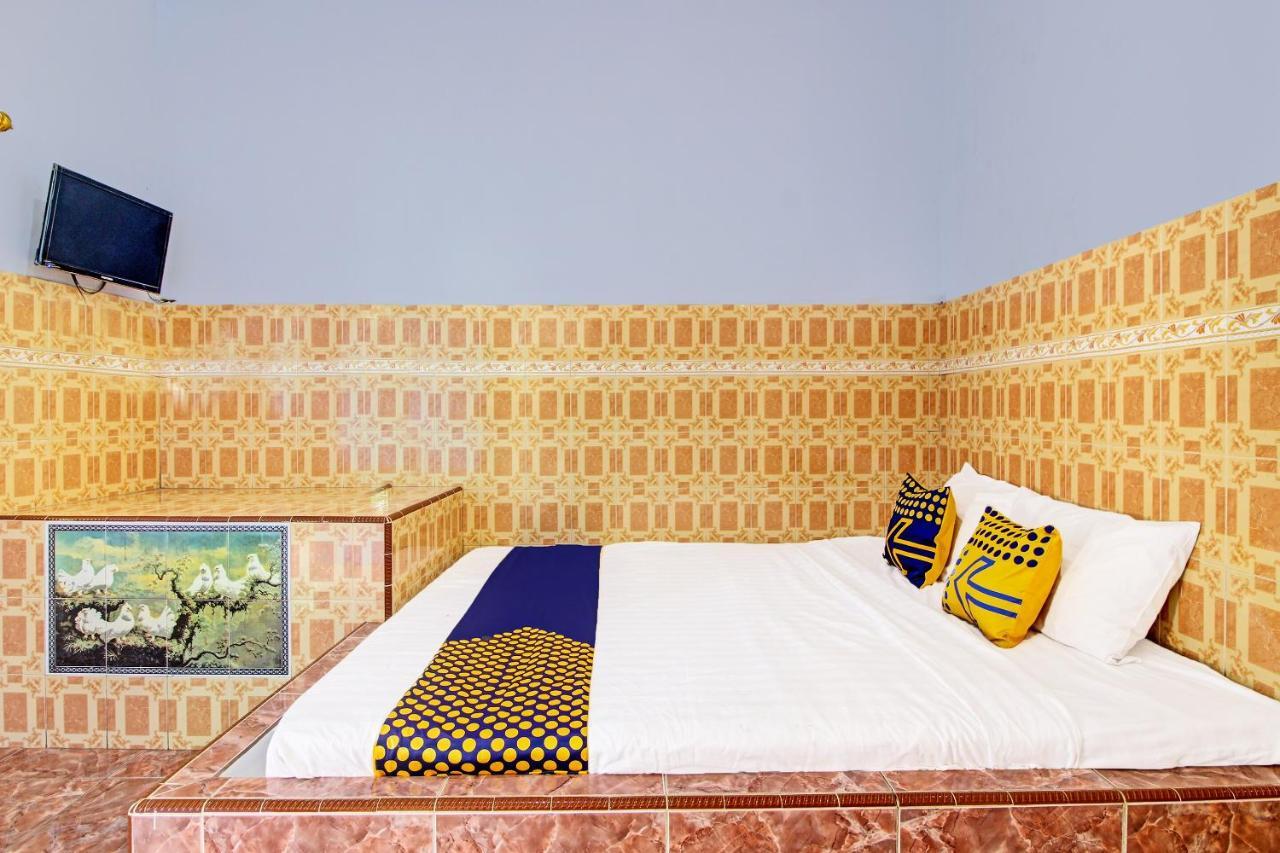 Spot On 91694 Hotel Rama Chandra Temanggung エクステリア 写真