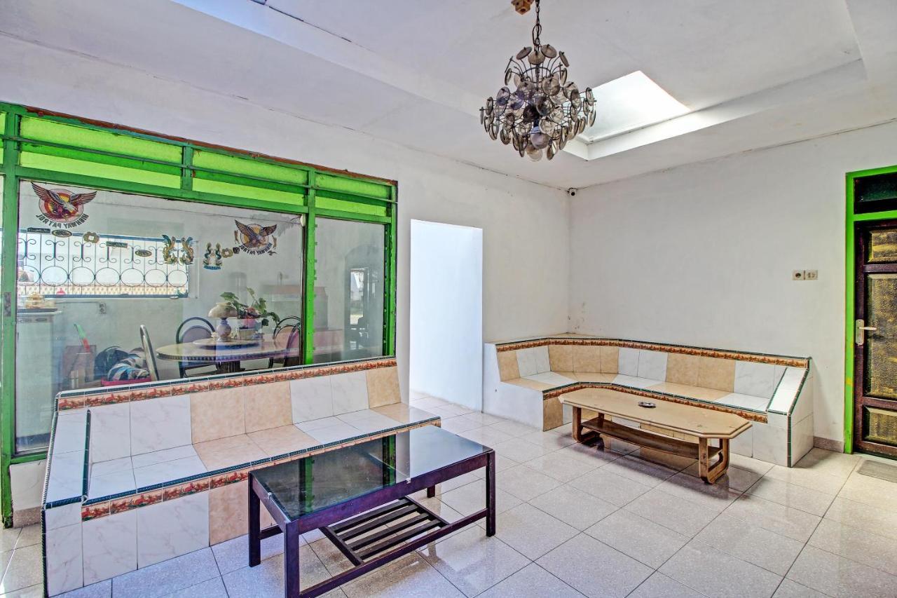 Spot On 91694 Hotel Rama Chandra Temanggung エクステリア 写真