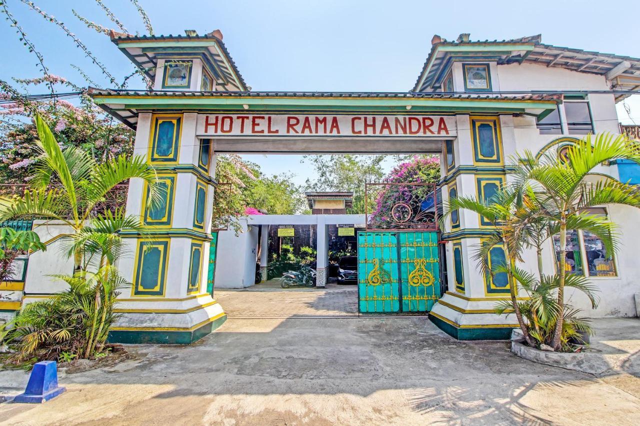 Spot On 91694 Hotel Rama Chandra Temanggung エクステリア 写真