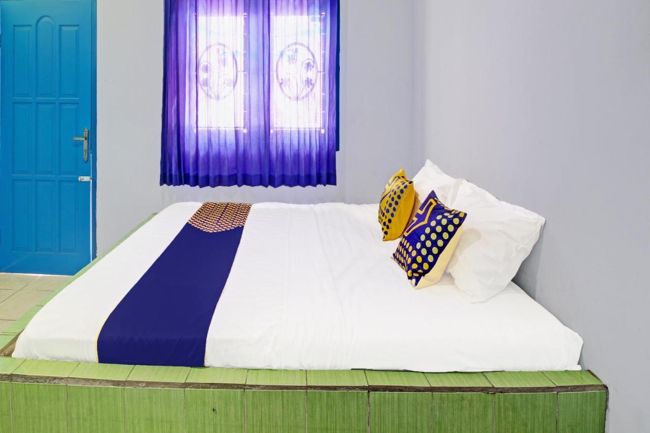 Spot On 91694 Hotel Rama Chandra Temanggung エクステリア 写真