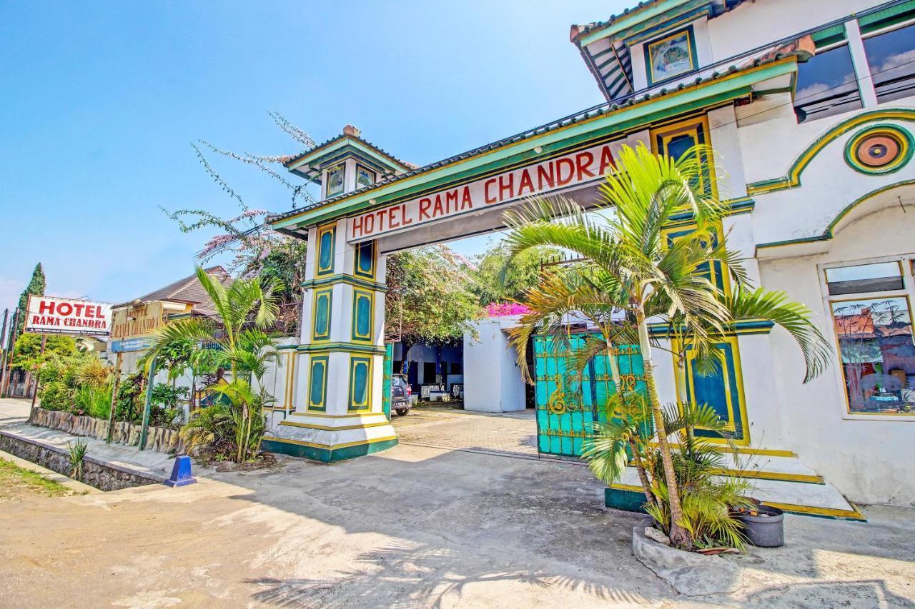 Spot On 91694 Hotel Rama Chandra Temanggung エクステリア 写真